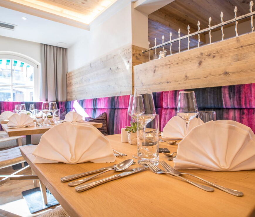 Beautifully laid table in the Flachauerhof restaurant